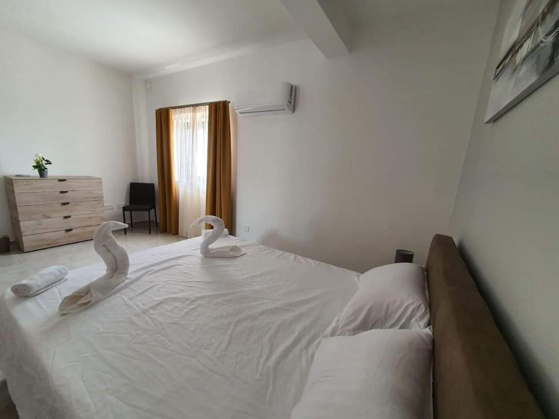 Pretty 2 Bedroom Apartment With Shared Pool St. Paul's Bay Exteriör bild